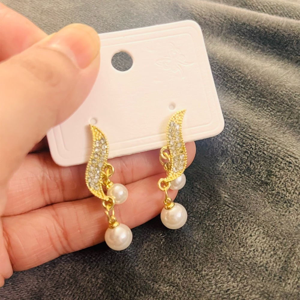 18k American white gold tone Luxurious Faux Pearls Dangle Earrings.
